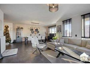 Appartement moderne avec 3 terrasses à Pelt