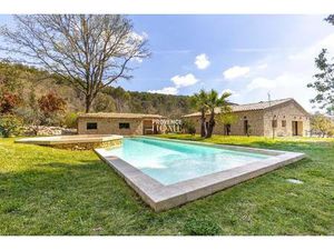 A Vendre Propriete En Pierres Avec Grande Piscine Saumane De Vaucluse