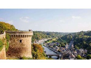 Vente Bureaux et commerces à Dinan (22100) : à vendre / 119m² Dinan