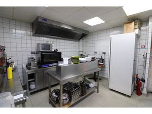 MURS et FONDS DE COMMERCE RESTAURANT DE 100 M2.