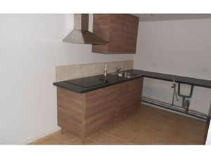 Location maison  m² T-3 à Condé-Sainte-Libiaire  900 €