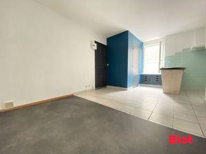 A LOUER PAR BLOT IMMOBILIER BAIN DE BRETAGNE - APPARTEMENT TYPE STUDIO - CENTRE BOURG - PA