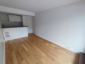 Très Beau Studio en parfait état avec ascenseur et parking