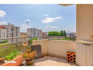 Appartement T3 de 63 72m² -Balcon et Loggia - Cave - Villeurbanne