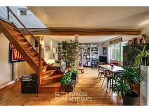 Maison restructurée à l'esprit bohème avec jardin et garage