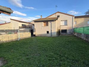 Maison avec grand garage et terrain