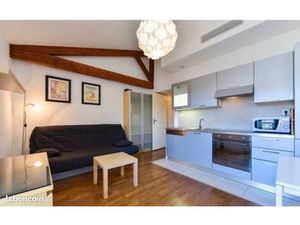 Studio meublé 23 m² – Dernier étage – Vue Notre-Dame – La Joliette – Disponible immédiatem