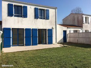 Maison dans résidence avec jardin