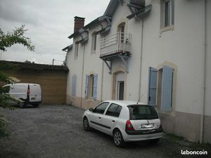 Studio meublé avec coin chambre séparé + parking privé + local vélo entiérement meublé en 