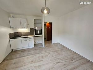 Studio centre ville + cuisine équipée + place parking