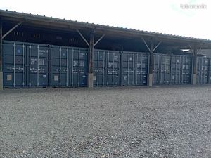 Box de stockage sécurisé à l'abri