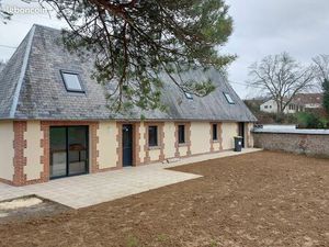 Petite maison  lumineuse  quartier calme à la campagne