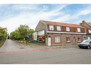 Te renoveren starterswoning met een verrassende tuin op e...