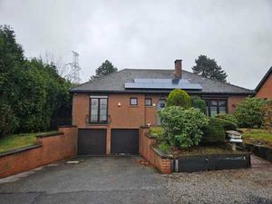 Villa ±150m² ±12a  3ch+1bur  jard  gge 2V  vér+perg  32PV