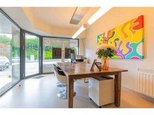 fantastisch gelegen handelspand op drukke steenweg