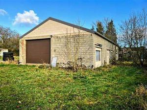 Entrepôt 170m2 sur terrain 15 a 52 ca -parking