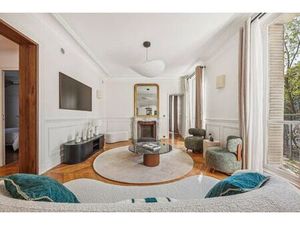 Appartement de 2 chambres de luxe à Tour Eiffel  Invalides – Ecole Militaire  Saint-Thomas