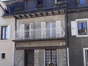 Petit immeuble de 2 appartements