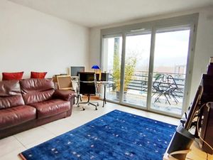 Super T2 avec balcon et place de parking Loué