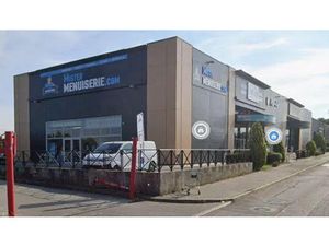 A LOUER 264 m² LOCAL COMMERCIAL A PLAISIR (78)