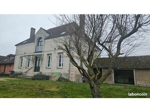 Belle maison de caractère de 200m2 sur 1600m2 de terrain proche de Troyes
