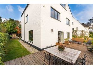 Maison à louer avec garage et terrasse   Uccle (VBD65501)