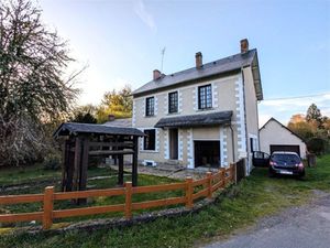 ANCIENNE FORGE SUR TERRAIN AVEC RIVIERE