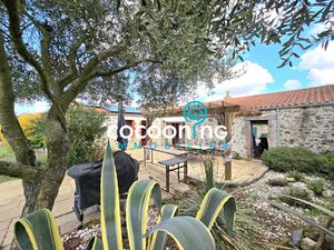 Longère en pierre au Loroux-Bottereau