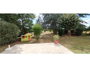 SOUS COMPROMIS /La Rochefoucauld. Maison familiale de 168 m²  double garage  terrain clos 