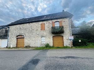 MAISON EN PIERRES AVEC GARAGES