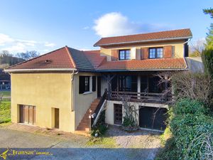 À La Monnerie le Montel  villa type F5 avec 2 garages et ter