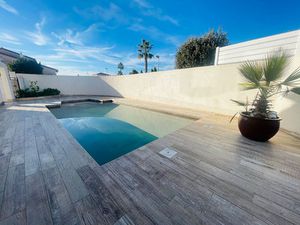 MAUGUIO 5 pièces 138 m2 sur 450 m2 avec Piscine  garage aménagé et cave