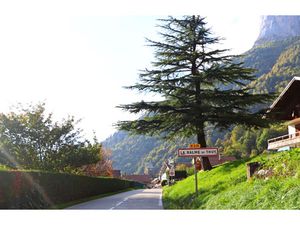 Proche Thones  terrain viabilisé