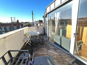 STUDIO AVEC TERRASSE DE 15M2- TOUT COMPRIS