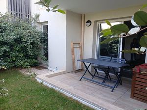 T2 MEUBLE en RDJ avec terrasse  jardin privatif et garage