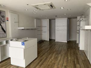 Local commercial Avenue victor hugo