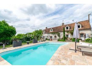 Maison de 337 m² à Les Bordes