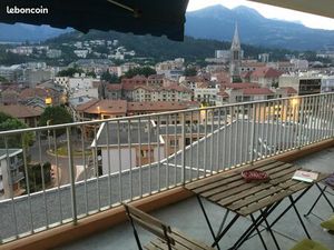 Toujours disponible T4 115m2 +2 terrasses Vue dégagée à proximité immédiate du centre vill