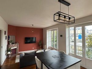 Appartement meublé 48m² avec balcon & vue Mayenne – Centre Laval