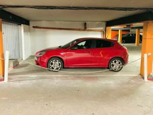 Toujours disponible Grande place de parking métro Perier véhicule de moins 1m80