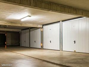 Garage box 13m² dans bâtiment sécurisé proche CHU