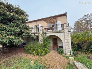 Location Villa Noves