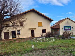 Maison de village 108 m² + dépendances – Terrain constructible 1 300 m² Éloise 01200