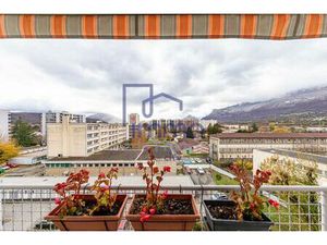 T4 + Cuisine  3 chambres - au calme