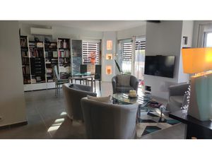 LES LONES SIX FOURS APPARTEMENT DE TYPE 3 + GARAGE