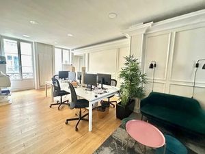 PROCHE ST LAZARE - SUR COUR - CALME