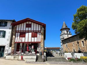 Boutique au coeur d'Ainhoa MURS ET FONDS