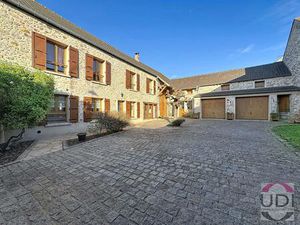 Exclusivité UDI - A Vendre Maison en pierre rénovée au coeur du Bourg