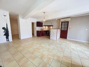 GRANDE MAISON DE VILLAGE PEZILLA