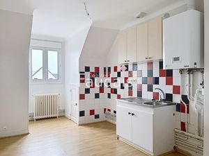 Appartement T2 traversant au dernier étage avec vue dégagée 